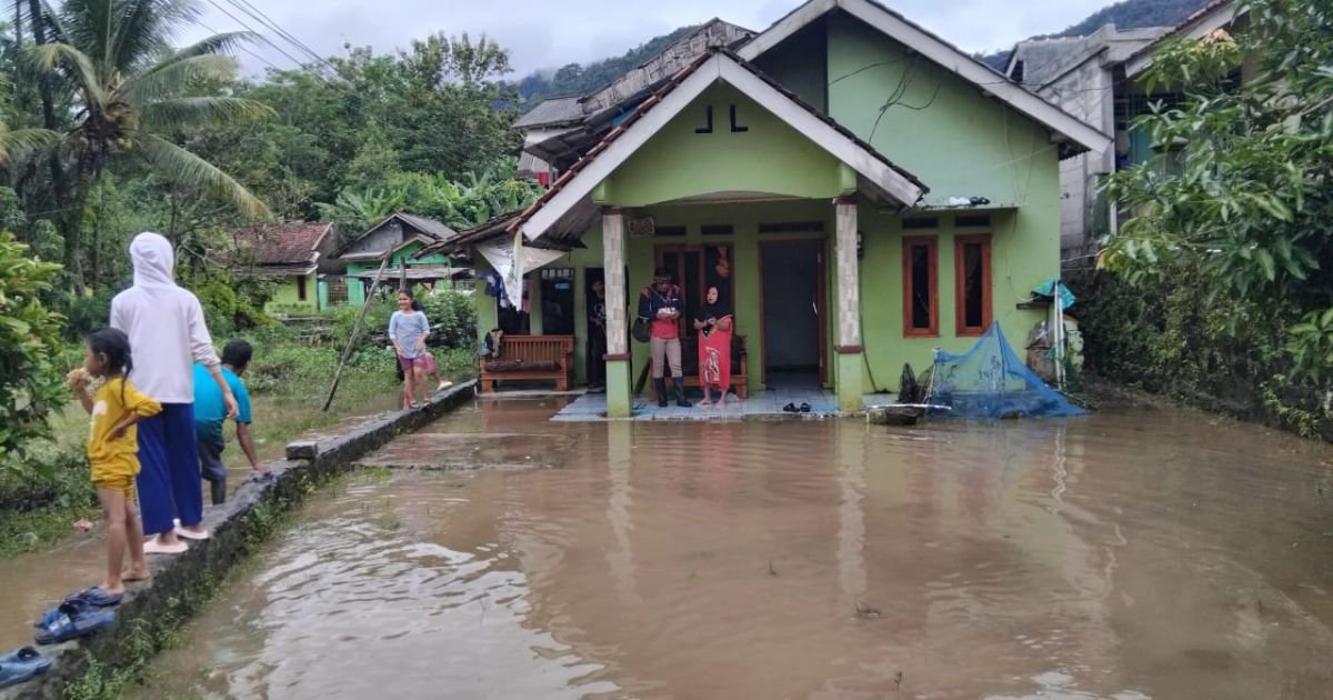 Banjir Lumpuhkan Aktivitas Puskesmas Palabuhanratu, Puluhan KK Terdampak