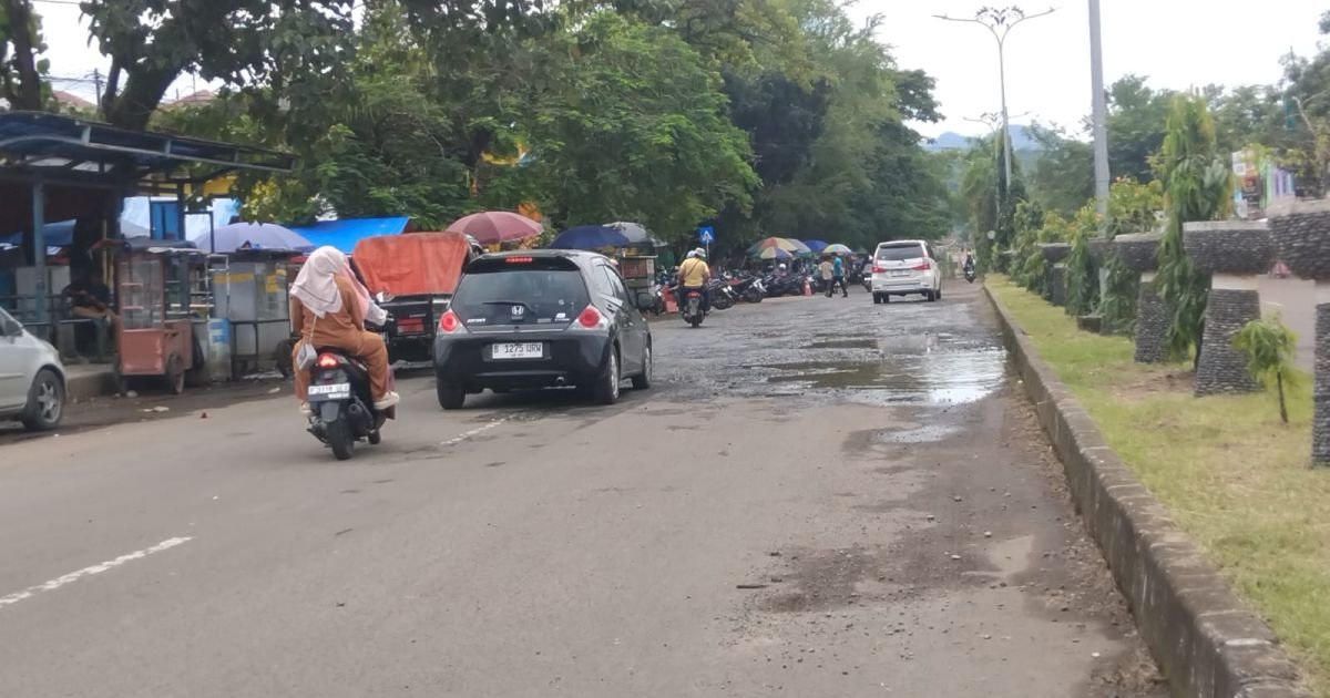Akses Vital RS Palabuhanratu Rusak Berat, Jalan Ahmad Yani Ancam Keselamatan Pengendara