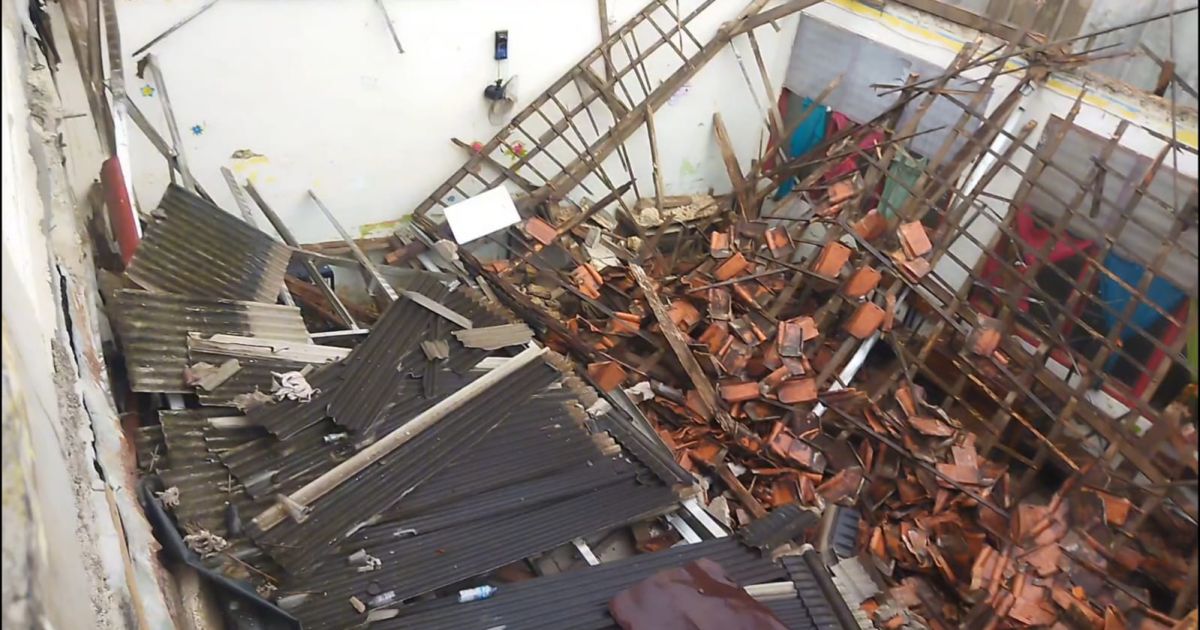 Atap Ruang Kelas MI di Gunung Putri Bogor Ambruk, Diduga Akibat Bangunan Rapuh