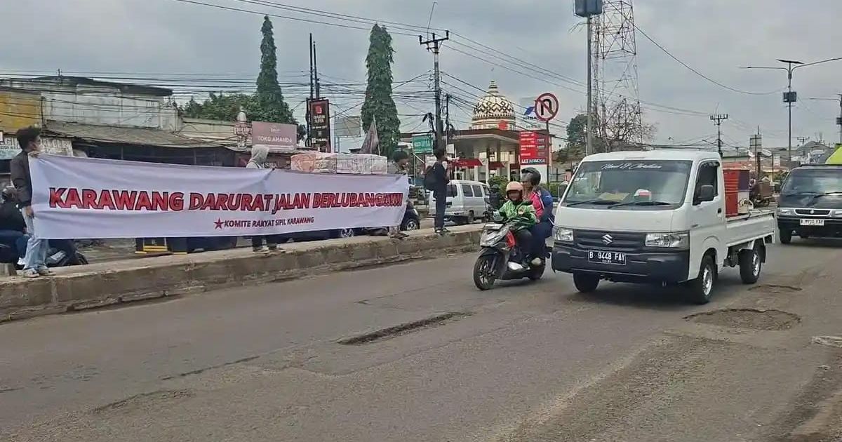 Jalan Pantura Darurat Berlubang, Massa Sipil Gelar Unjuk Rasa