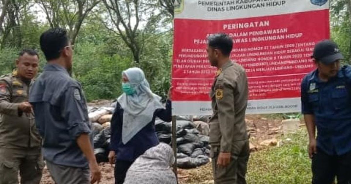 Gakkum DLH Kabupaten Bogor Segel Permanen TPS Ilegal di Desa Cidokom