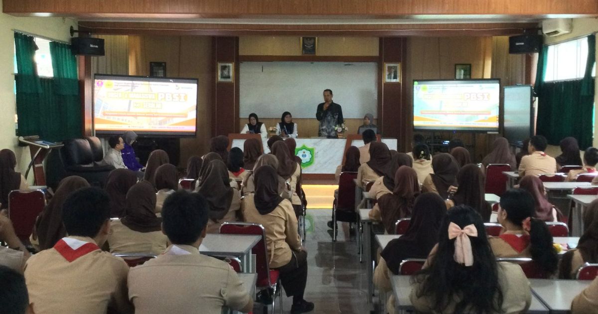 Kolaborasi Prodi PBSI dan PBI Perkuat Literasi Siswa SMAN 1 Cileungsi