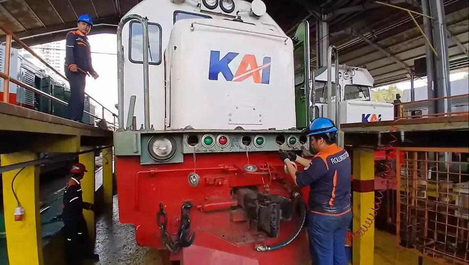Jamin Keselamatan Pemudik, KAI Sumut 'Oprek' Mesin Lokomotif Jelang Lebaran