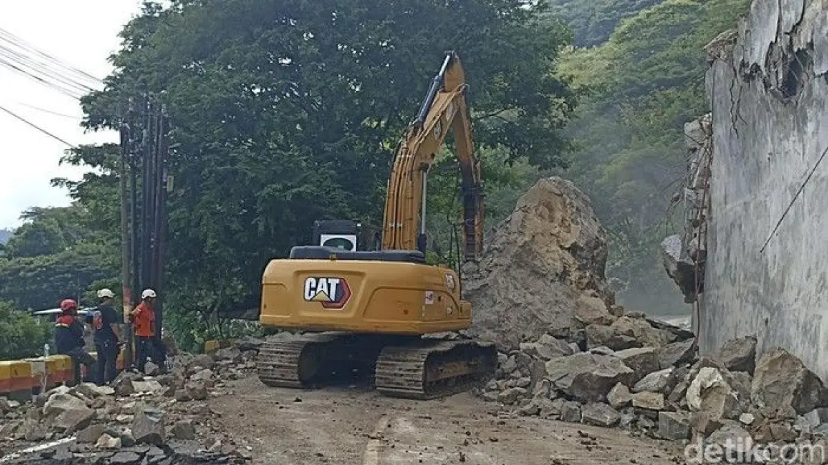 Pembersihan Longsor Trenggalek-Ponorogo Ditargetkan Dua Hari Tuntas
