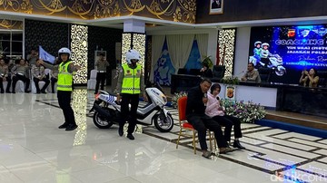 Kolaborasi Srikandi TNI-Polri Amankan Arus Mudik 2026 Jabar: Ini Kekuatan Baru 'Motor Senyum'