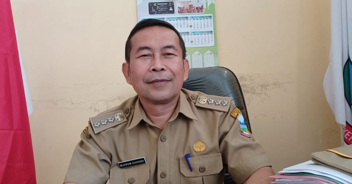 Camat Cikelet, Muhrom Suhandi.