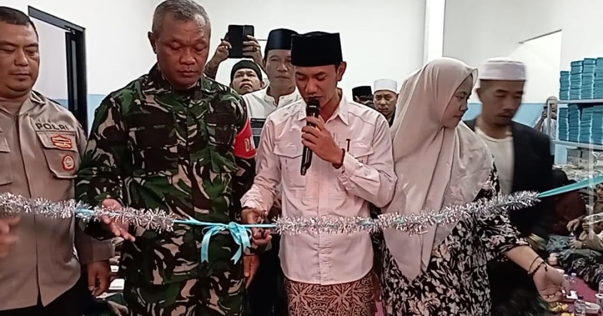 Kepala Desa Purasari Resmikan Dapur Makan Bergizi Gratis dan Santunan Anak Yatim.